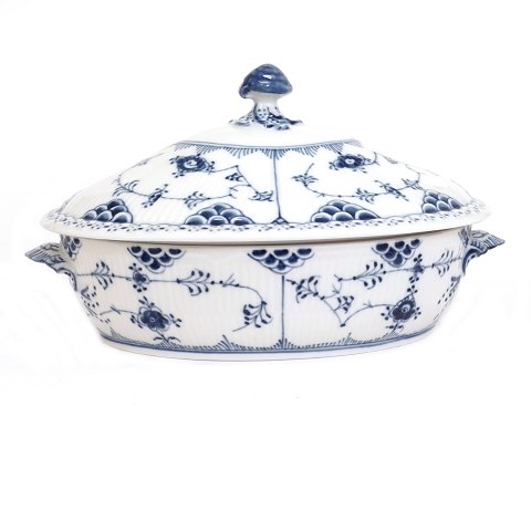 Royal Copenhagen blue fluted half lace tureen 
#622. L: 28cm