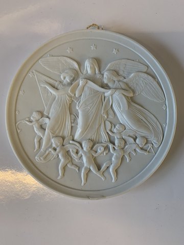 Bing and Grøndahl #bisquit plate
Has shards
Cupid with swan and boy picking fruit
Bertel Thorvaldsen:
Smaller production crack
Measures 15*12 cm