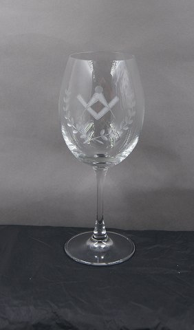 Frimurerglas rødvin krystalglas dekoreret med akaciegrene samt symboler