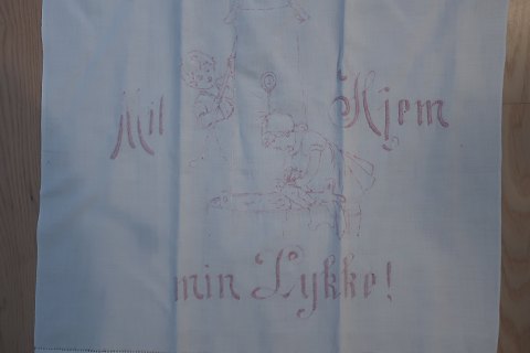 Parade piece
A beautiful old parade piece with handmade light pink embroidery
Text: "Mit hjem - min lykke" (My home - my castle/fortune)
101cm x 48cm
The antique, Danish linen and fustian is our speciality