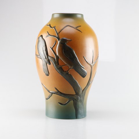 P. Ipsens Enke vase
453 XI
2 krager
