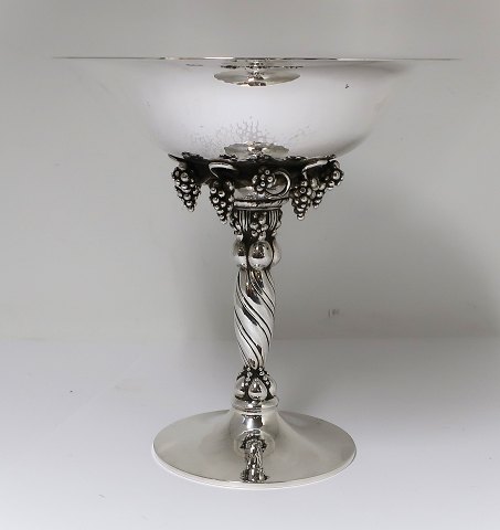 Georg Jensen. Sterling (925). Grape bowl. Model 263B. Height 19 cm. Diameter 
18,3 cm. Produced 1977 (C10)