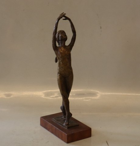 Sterett-Gittings Kelsey Bronze Balletpige med løftede hænder 30 cm på træfod Nr 
325 af 500 Royal Copenhagen 1975