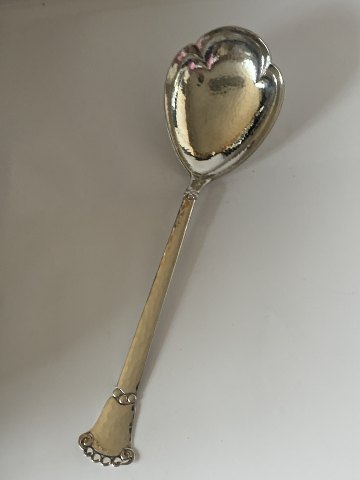 Kugel Serving spoon in Silver
Length approx. 27.8 cm
Stamped in 1917