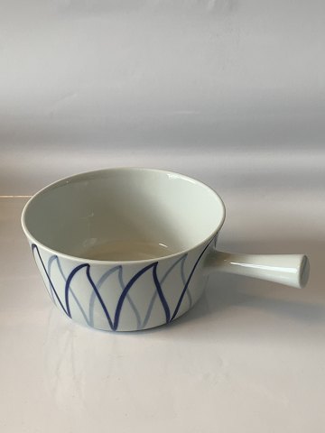 Danild 40 / Harlekin Pot with handle
Lyngby Porcelain, Refractory