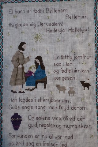 An old embroidery for the christmas to hang up, handmade with a poem
66cm x 21cm
In a good condition
We have a good selection of handmade table clothes