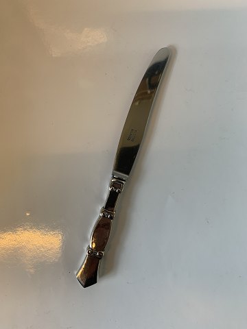 Frokostkniv Nr. 200 (Nummer 200) Sølv
Toxværd, tidliger Eiler & Marløe Sølv
Længde ca 17,8 cm.