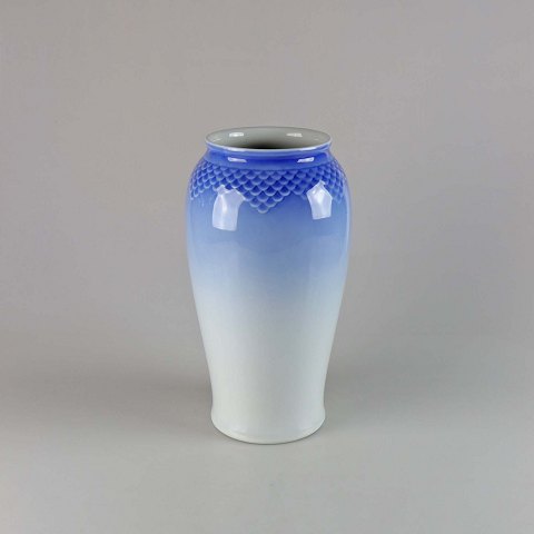 B&G vase
682
Blå tone