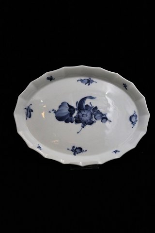 Royal Copenhagen, oval Blue Flower angular dish. 
Decoration number: 10/8578. 1.sort. 29x22cm. 
2 pcs. available. (1 before 1923 - 1 from 1923-28) 
Is complete and in fine condition, although with some small glaze dots.
Item number: RC# 10/8578.