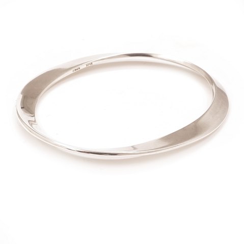 Hans Hansen ovaler Sterlingsilber Armring. 
Gestempelt Hans Hansen "HaH". Masse innen: 7x5,7cm