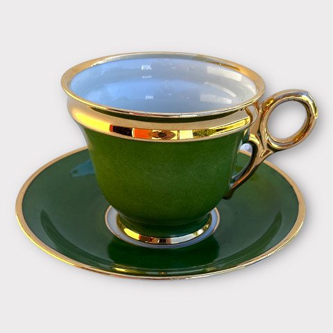 Big morning cup
Green with gold trim
*DKK 250