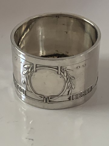 Napkin ring Silver
Size 3 x ø 4.4 cm.
Stamped: 830S