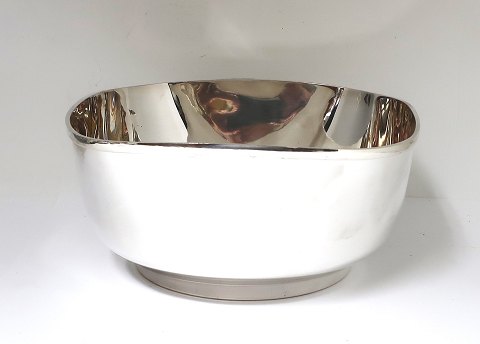 Michelsen. Silver bowl (925). Square bowl. Width 21.5 cm. Height 10 cm. Produced 
1979 (E10)