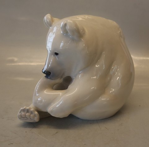 0351 RC WHite Bear chewing toe, Erik Nielsen 1901 16 cm, polar bear Royal 
Copenhagen