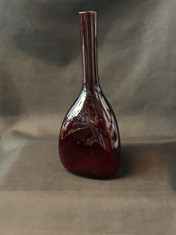 Glass vase dark red
Height 21.5 cm