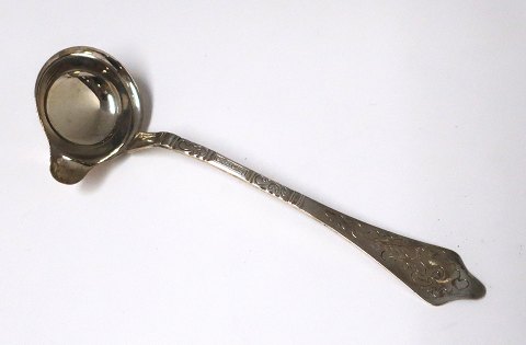 Antik rococo. Sølvbestik (830). Flødeske. Længde 12 cm. Produceret 1912.