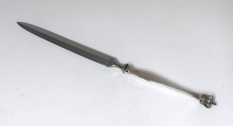 DGS Dansk krone. Brevkniv. Sølv med stål (925). Længde 22 cm.