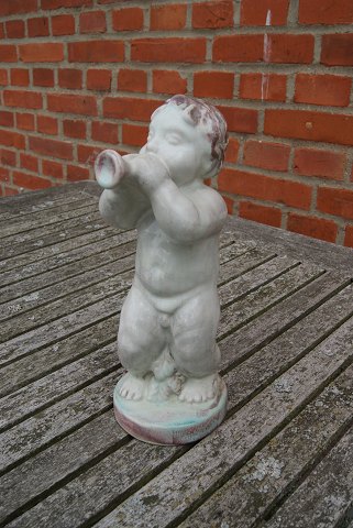 Michael Andersen dänisch Keramik, Bornholm.Nackter Junge mit Trompete, und mit Scharte auf dem niedrigen Sockel