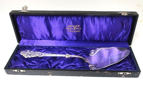 Tang. Silver cutlery (830). Large serving shovel. Length 29 cm. Produced 1911. 
In box