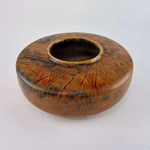 Brunlig vase
Ejvind Nielsen
21,5 cm