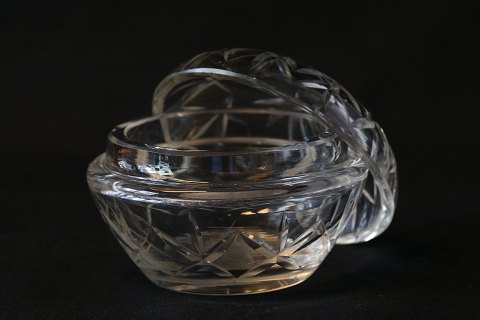 Smuk Bonbonniere i krystalglas, med flot mønster. Elegant på bordet.