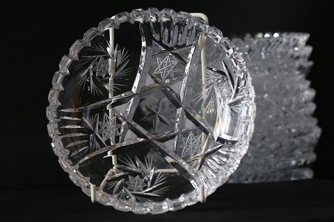 Isasietter i krystalglas med smukt udformet heidelberg-mønster.