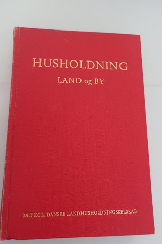 Husholdning Land og By
Det Kgl. Danske Landhusholdningsselskab
Frederiksberg Bogtrykkeri
Hardback
1961 - 8. udgave
Sideantal: 527
God stand