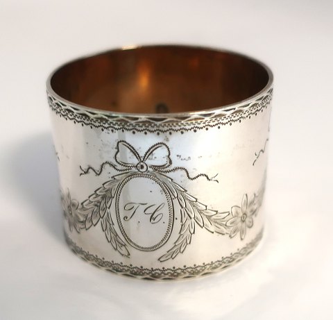 Empire. Silverware (830). Napkin ring. Very nicely maintained. With engraving.