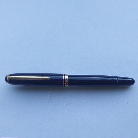 Black Montblanc 254 fountain pen