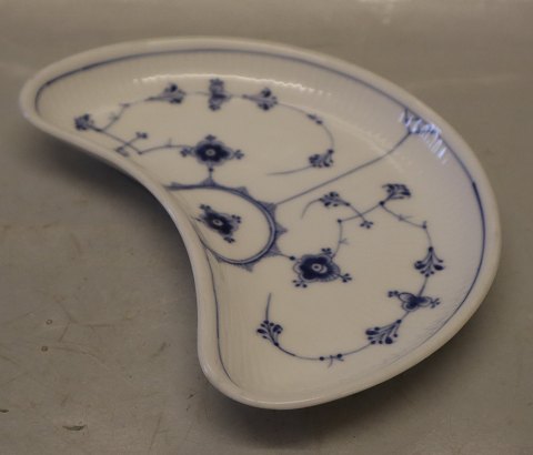 155-1 Accent, crescent shape, large 13 x 22 cm Blue Fluted Danish Porcelain
