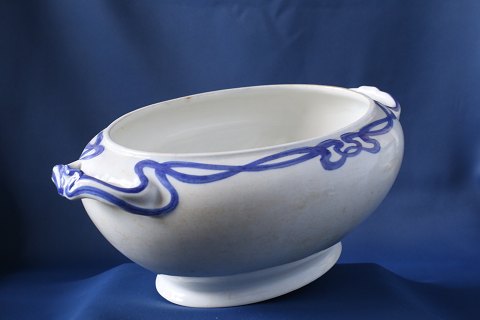 Villeroy & Boch, Blue Olga, Soup bowl without lid
Length 33 cm.
Width 23 cm
Height 13 cm