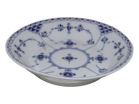 Blue Fluted Half Lace
Dish 18.7 cm.