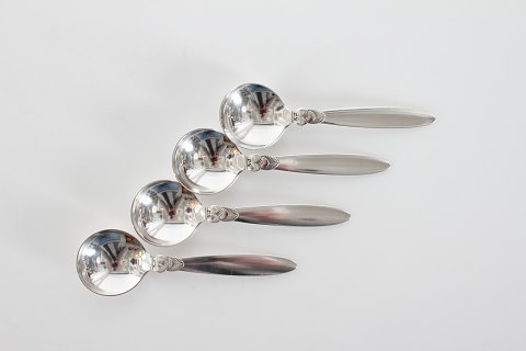 Georg Jensen
Kaktus
Små bouillonskeer
L 13,6 cm