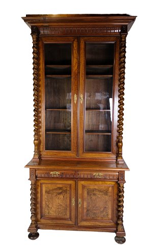 Display cabinet - Walnut - Danish Carpenter - Wood carvings - Glass doors - 1880
Great condition
