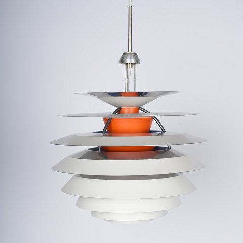 Poul Henningsen PH Kontrast lampe med hvide metal overskærme og chrome 
underskærme.