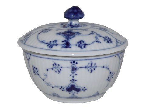 Blue Fluted Plain
Small lidded sugar bowl