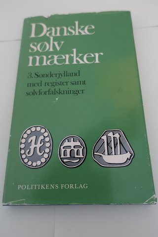 Danske sølvmærker
3.Sønderjylland med register samt forfalskninger
Danske guld og sølv smedemærker før 1870
Af Chr. A. Bøje
Revideret og udvidet udgave redigeret af Sigurd Schoubye
Politikens forlag
1982
Sidetal: 135