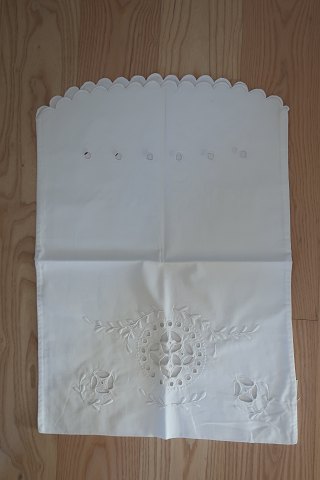 Gammel Vaskepose, smukt håndbroderet
Vaskeposen er en smuk og praktisk måde at opbevare vasketøjet 
58cm x 41cm
I flot stand