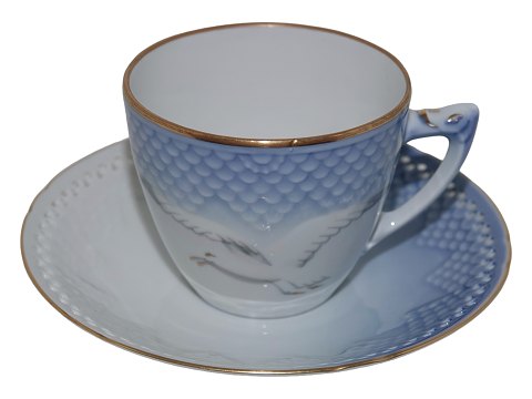Seagull with gold and pierced border
Coffee cup