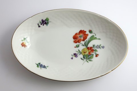 Bing & Gröndahl. Sächsische Blume. Ovaler Beilagen. Modell 39. Länge 23 cm. (1 
Wahl)