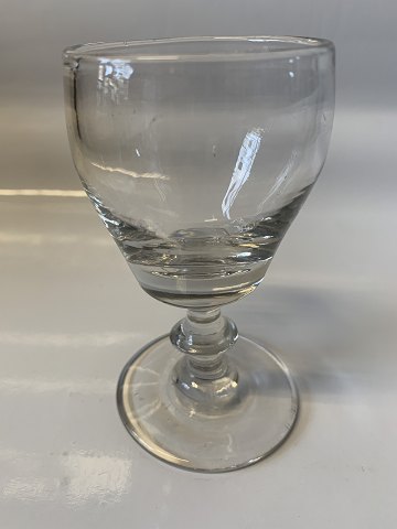 Port wine glass in a nice antique look, and with a good grip.