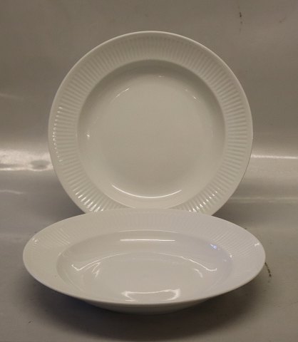 14062 Plate, deep ca 23 cm / 9 1/10" Royal Copenhagen  Georgiana