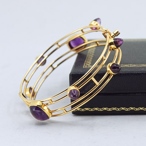 Bent Knudsen; Bangle of 14k gold set with amathyst