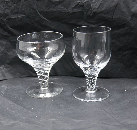 Amager glas fra Kastrup Glasværk. Likørskåle og portvinsglas