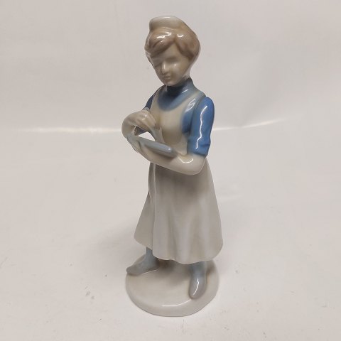 Figur af kvindelig sygeplejerske i porcelæn