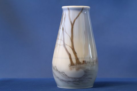 Bing & Grøndahl Vase, Motiv Vinterlandskab
Dek. nr. 665 - 5256
Højde 12 cm.