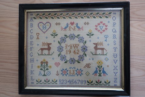 An old Sampler, handmade embroider, in the original frame
Initialer: MW
1962
Measure incl. the frame: 36cm x 43,5cm
There is no discoloration, it is he shadow from the photographer
In a good condition
We have a large choice of samplers, embroider