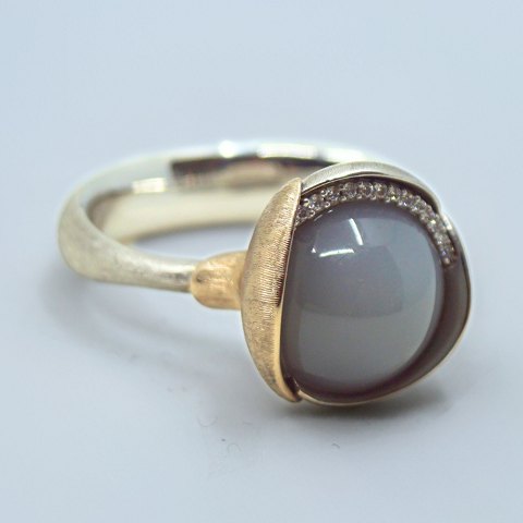 Ole Lynggaard; Lotus ring no. 3. Size 49. In 18k white gold and gold, set with moonstone and diamonds