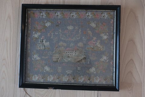 An antique sampler, embroider from 1885 in the original frame
62,5cm x 53cm
In  good condition
We have a large choice of samplers, embroider 
Please contact us for further information