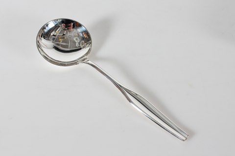 Palace Silver Cutlery
Serving spoon
L 22.1 cm